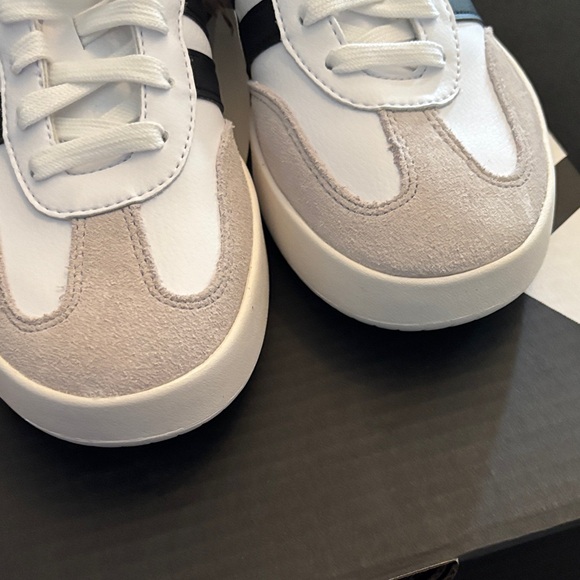 Adidas White and Black Barreda Low-Top Sneakers.  Brand new in box with tags. - Picture 8 of 10